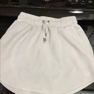 Elegant White Mini Skirt